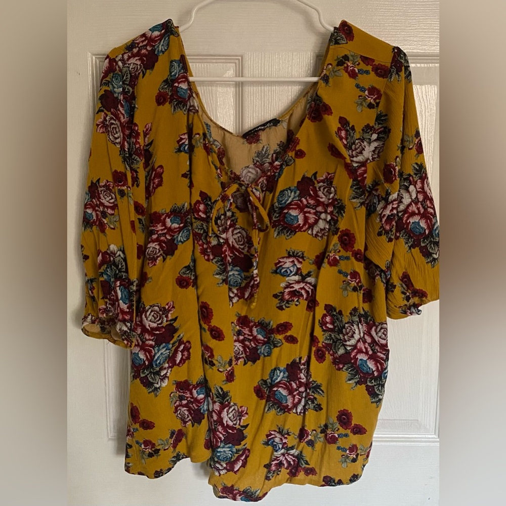 Brownish Yellow summer top with flowers, Size 1X from Elizabeth